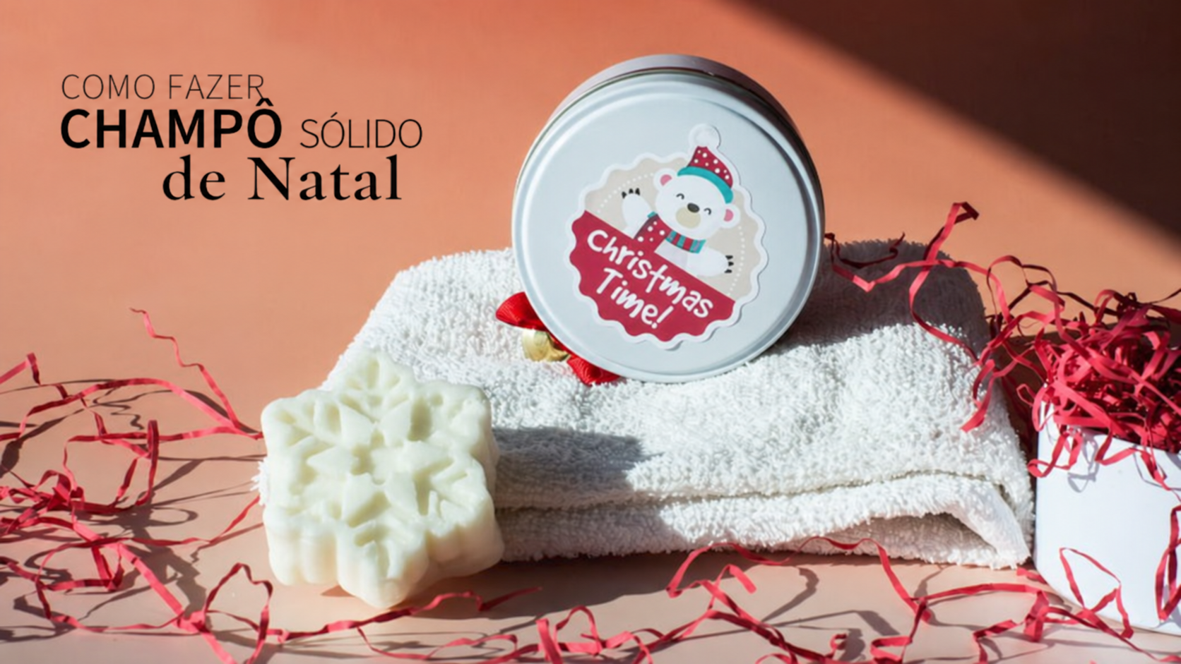 Champô sólido de Natal em forma de floco de neve, numa lata branca para oferecer