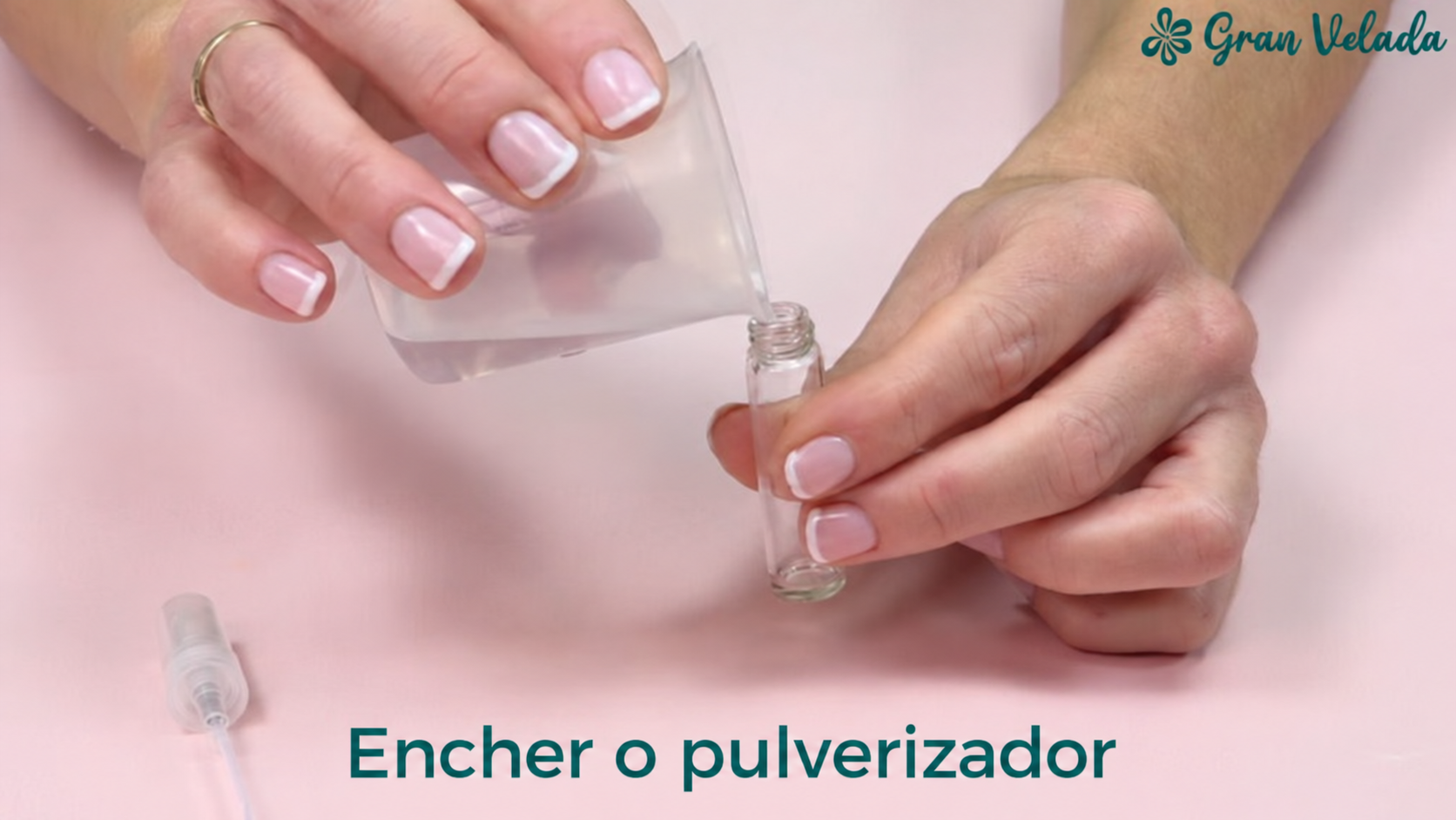 Enche o pequeno pulverizador