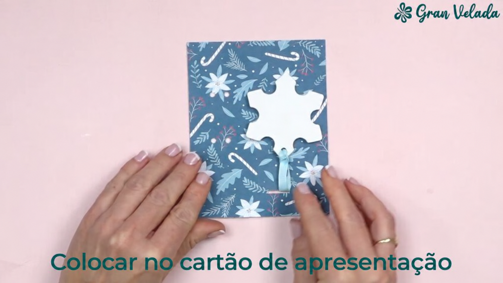 Fixa a montagem por trás
