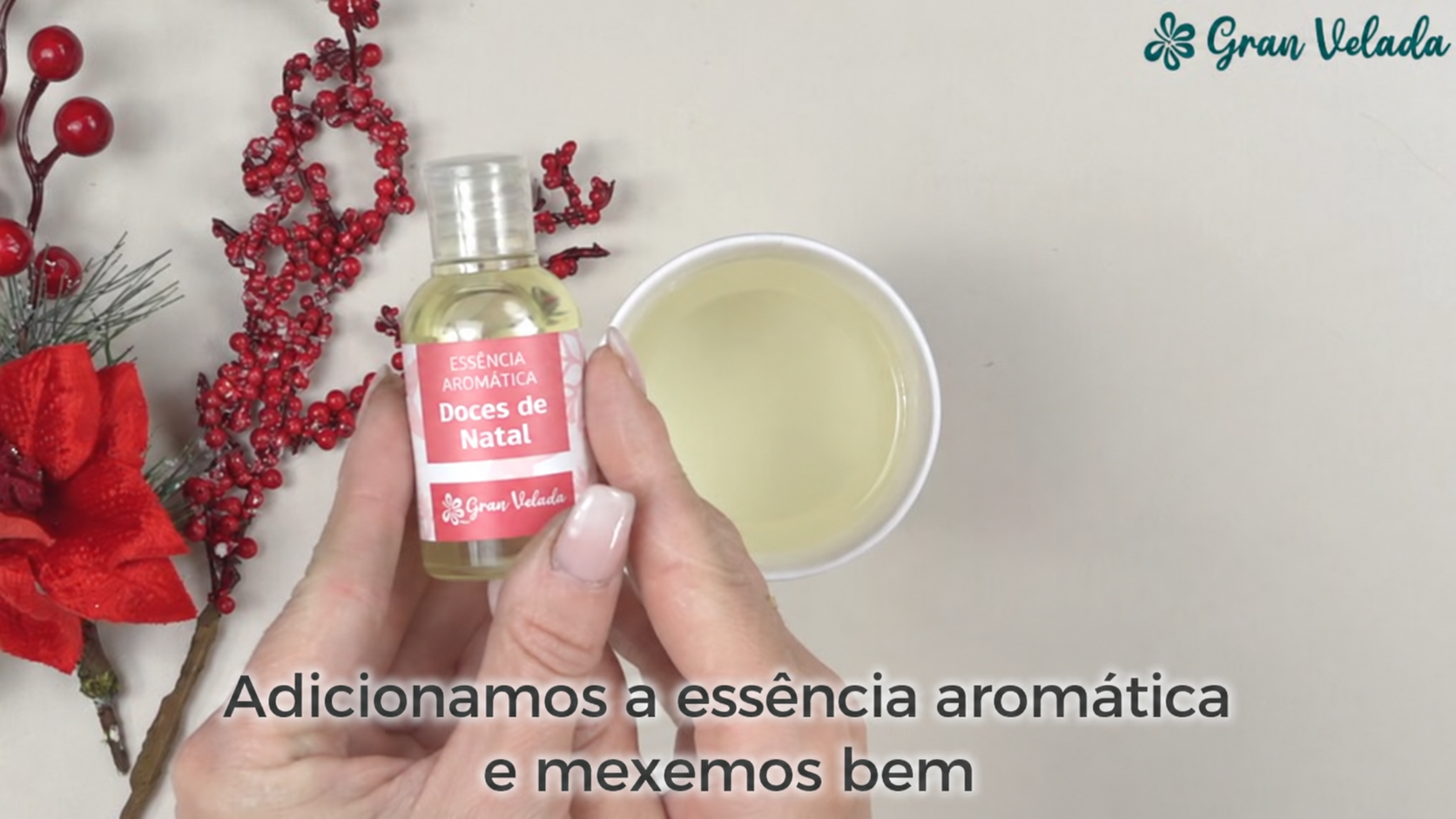 Adiciona a essência e mistura