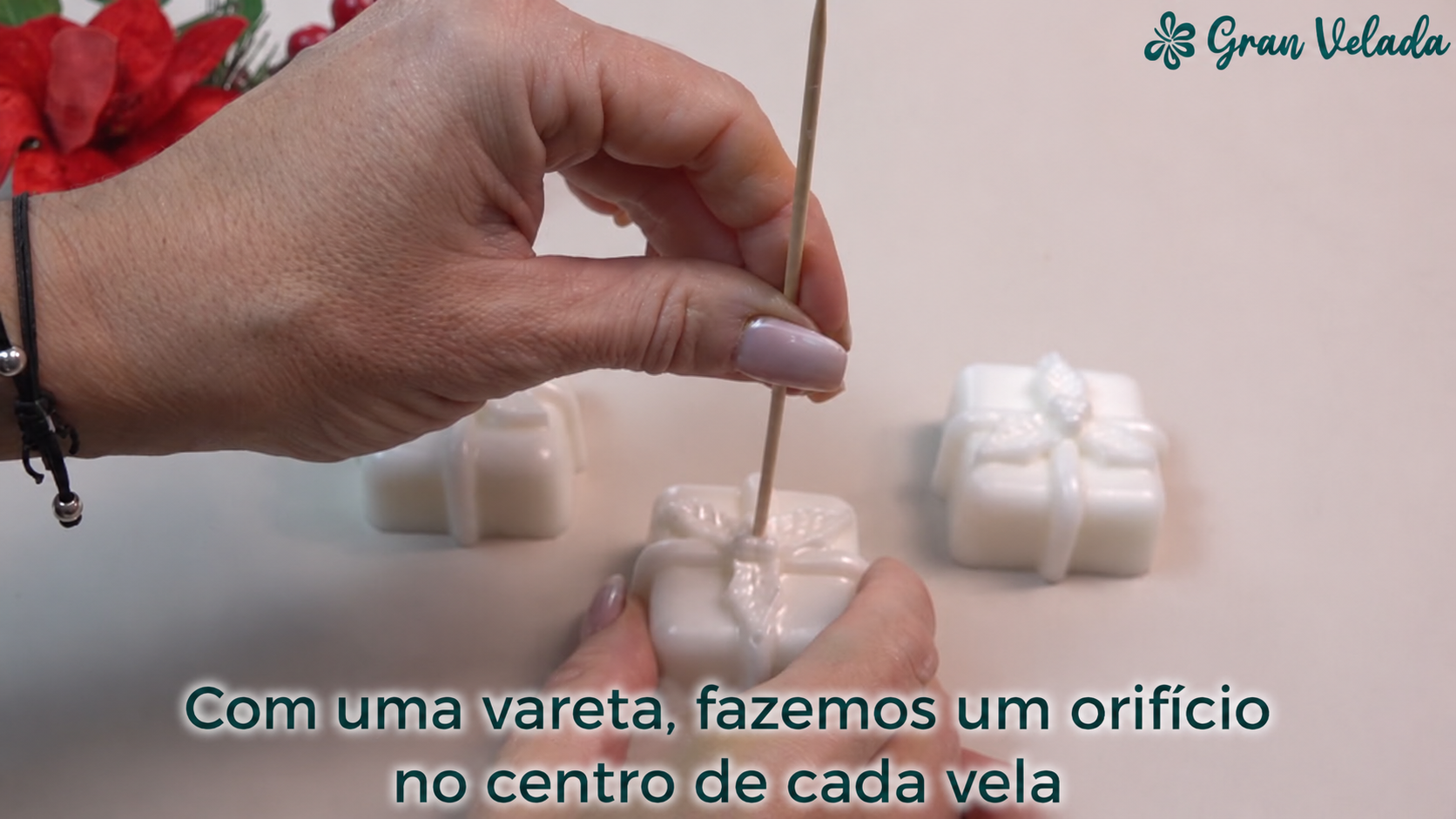 Abre o orifício para o pavio